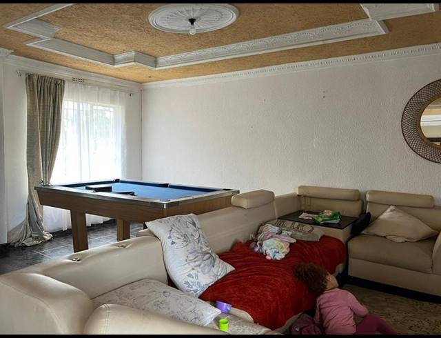 3 BEDROOM PROPERTY TO RENT IN LENASIA SOUTH EXT 1